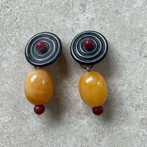 Bakelite earrings vintage 1970’s with clip ons
